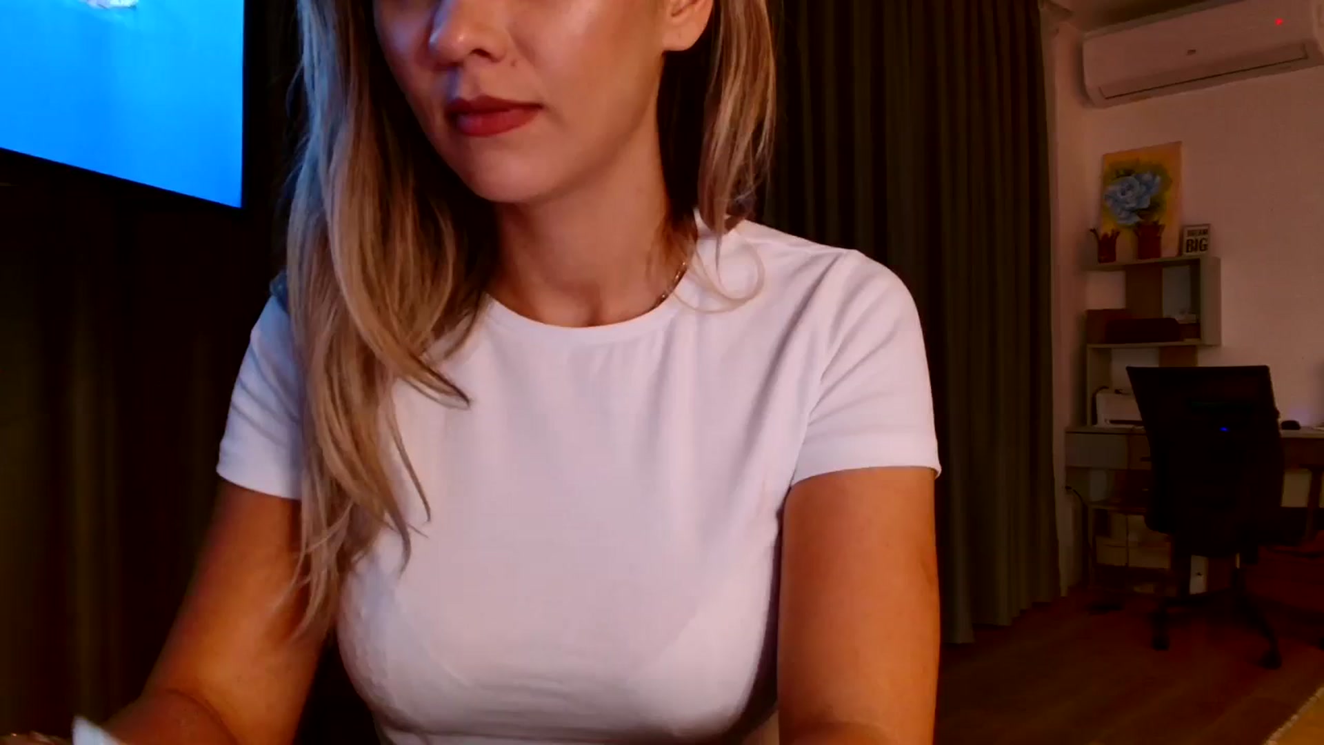 Gallery image thumbnail from Ana_Rose's myfreecams stream on, 10/01/2023, 21:07 image 15 of 20