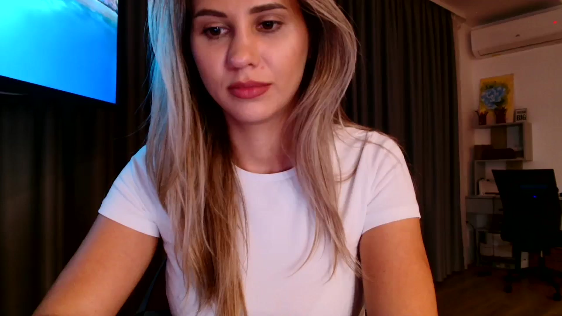Gallery image thumbnail from Ana_Rose's myfreecams stream on, 10/01/2023, 21:07 image 20 of 20