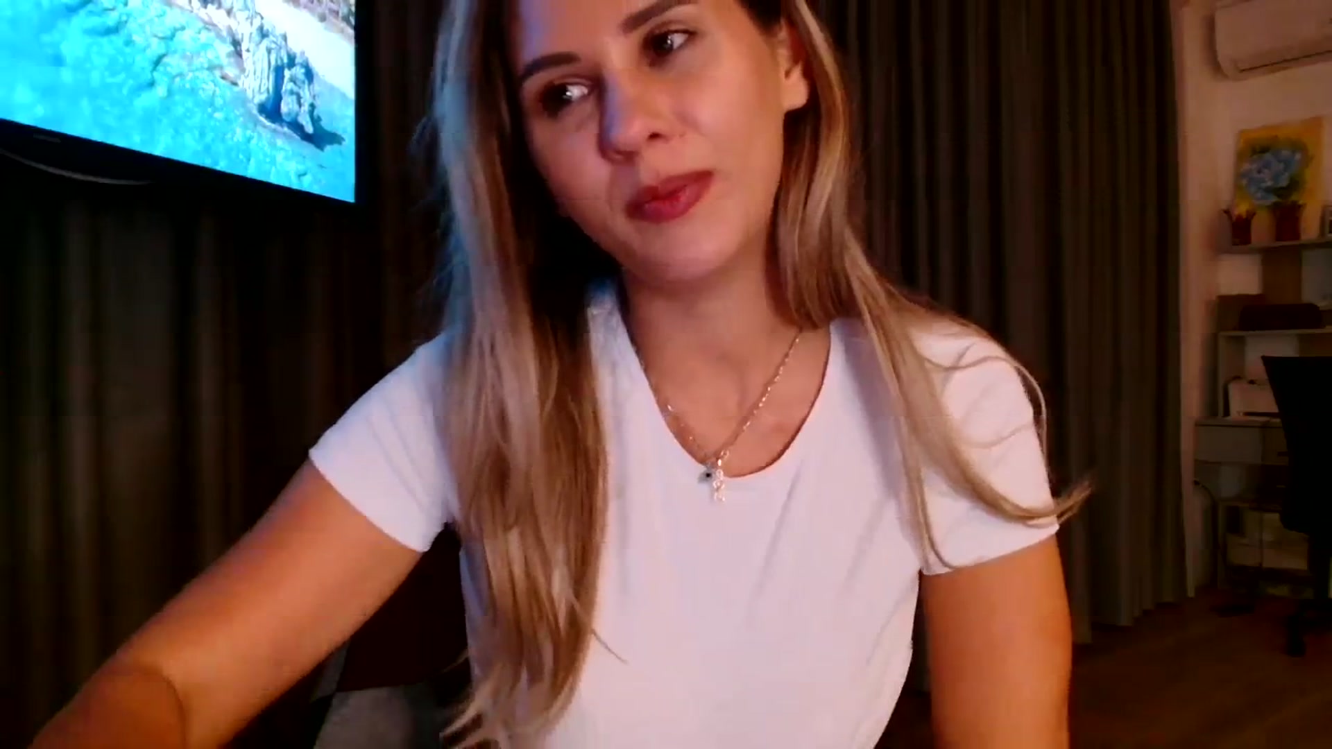Gallery image thumbnail from Ana_Rose's myfreecams stream on, 10/01/2023, 21:37 image 20 of 20