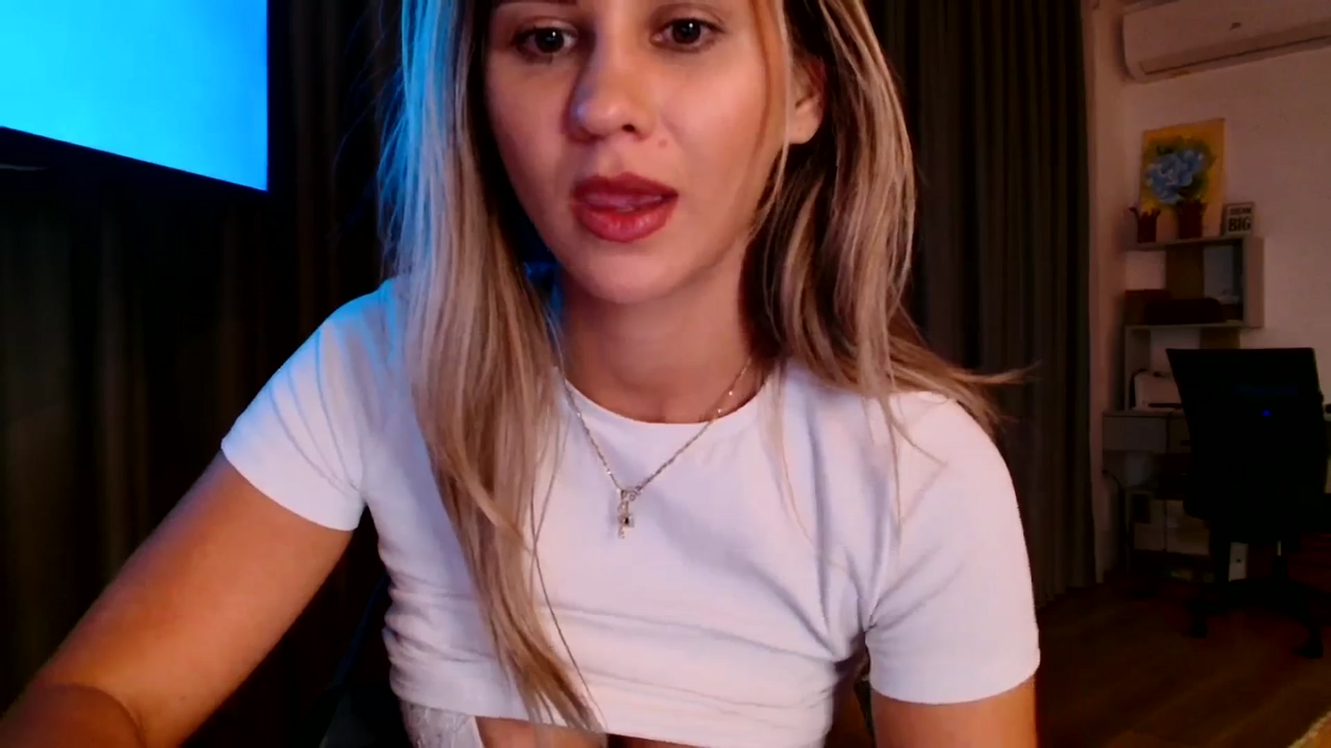 Gallery image thumbnail from Ana_Rose's myfreecams stream on, 10/01/2023, 21:37 image 6 of 20