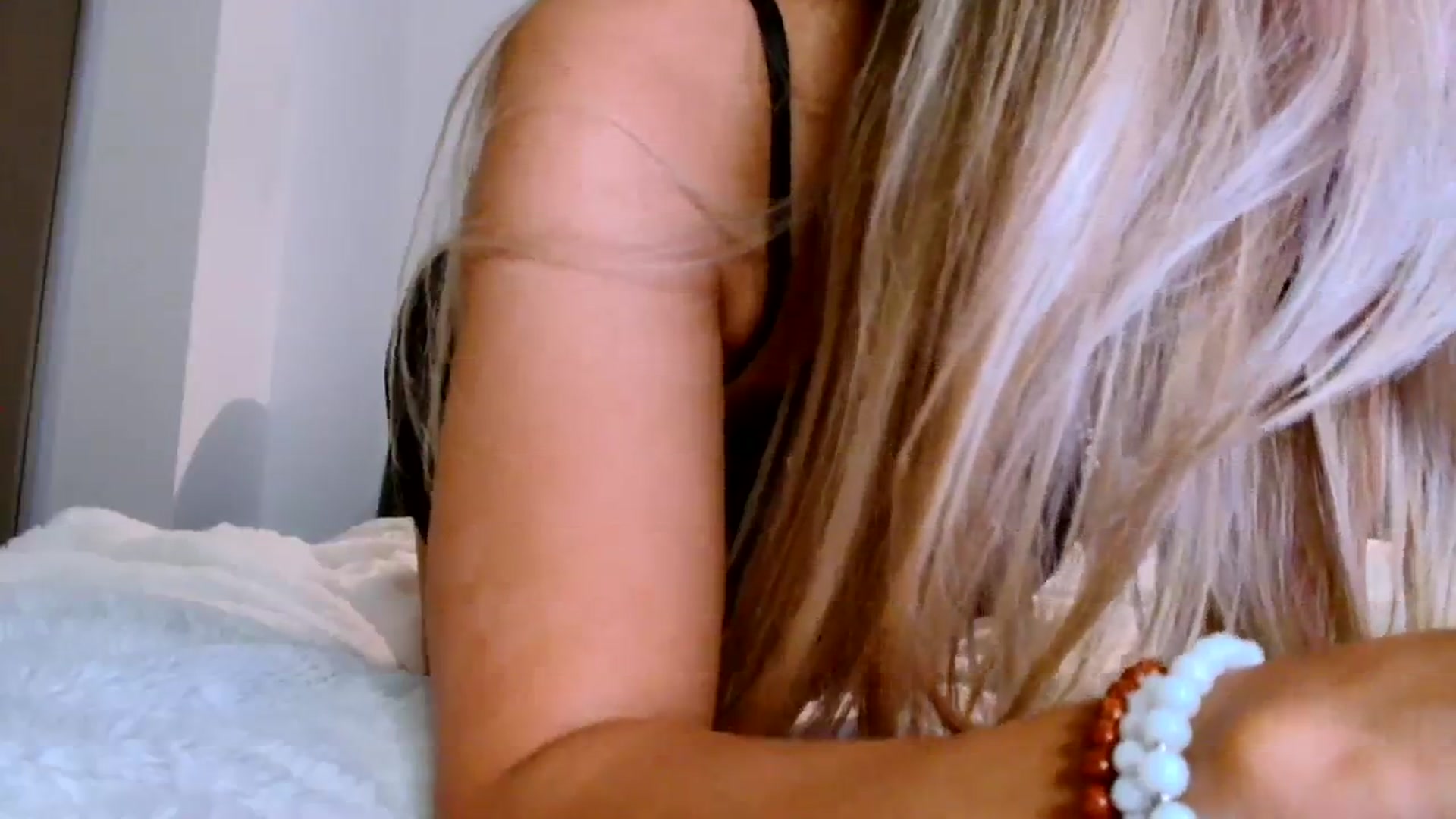Gallery image thumbnail from Ana_Rose's myfreecams stream on, 10/19/2023, 22:09 image 11 of 20
