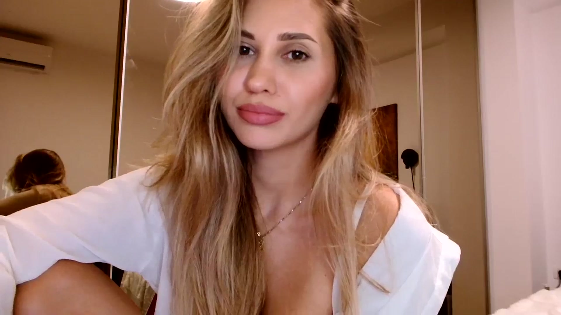Gallery image thumbnail from Ana_Rose's myfreecams stream on, 10/25/2023, 18:08 image 5 of 20