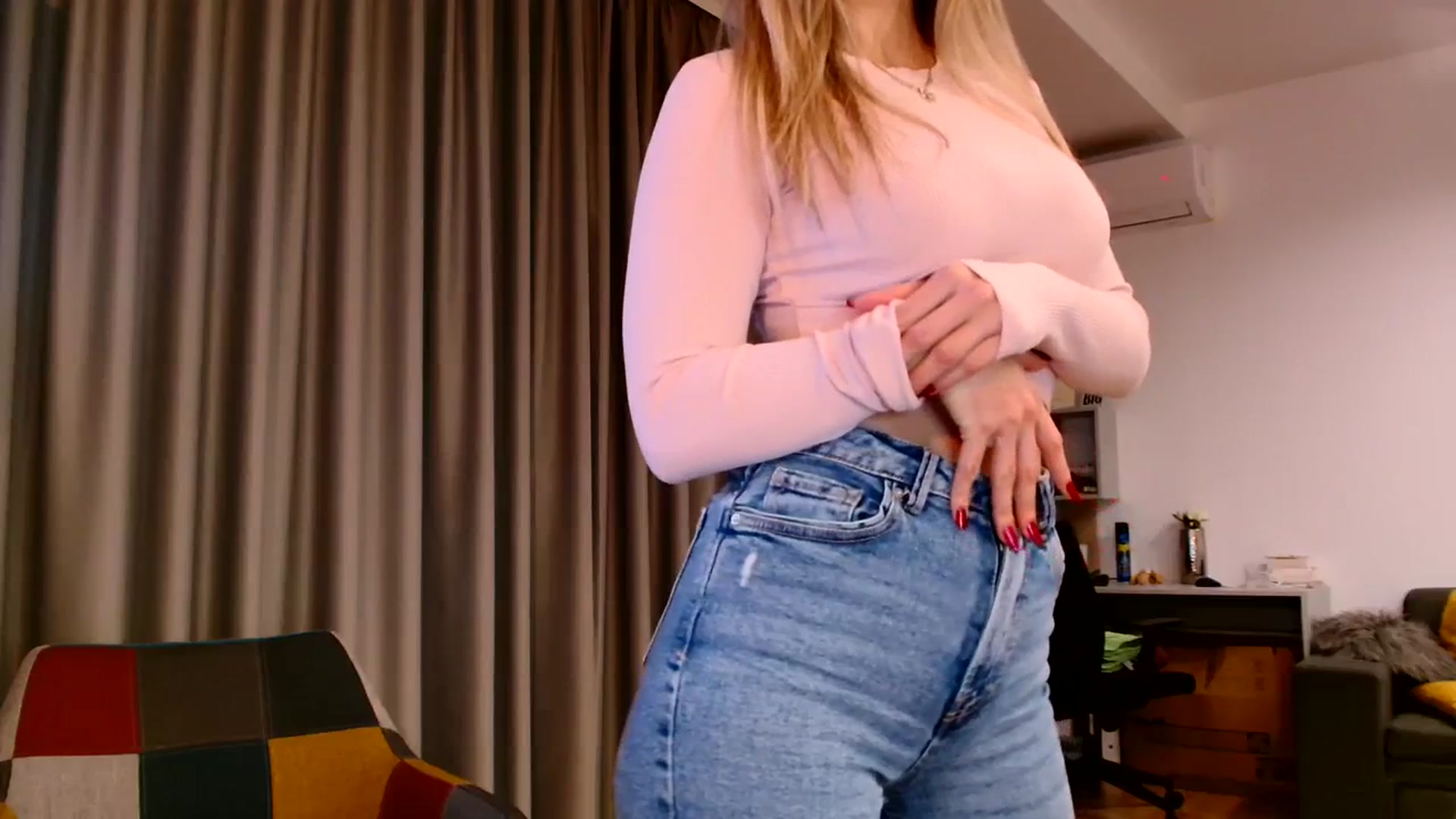 Gallery image thumbnail from Ana_Rose's myfreecams stream on, 11/21/2023, 16:23 image 11 of 20