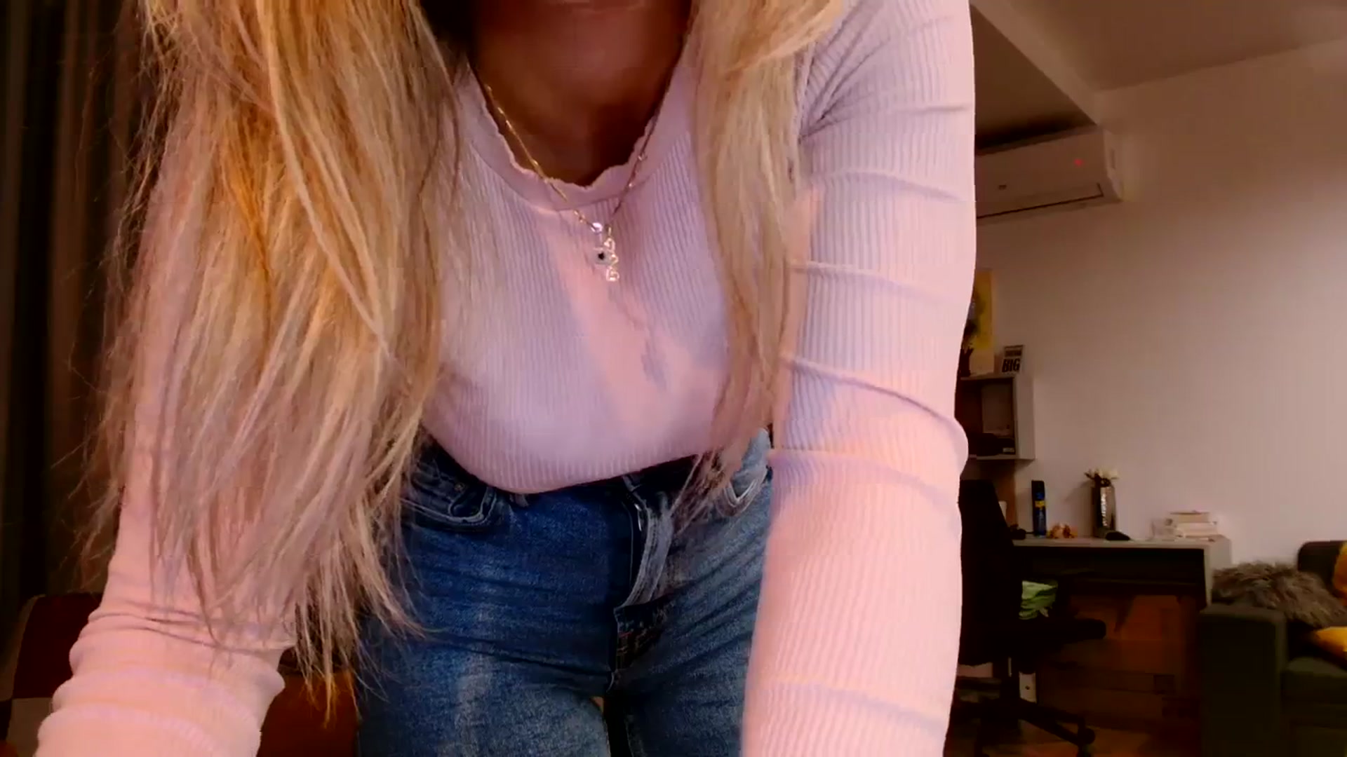 Gallery image thumbnail from Ana_Rose's myfreecams stream on, 11/21/2023, 16:23 image 8 of 20