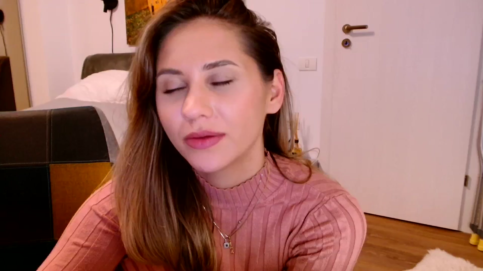 Gallery image thumbnail from Ana_Rose's myfreecams stream on, 12/04/2023, 19:53 image 16 of 20