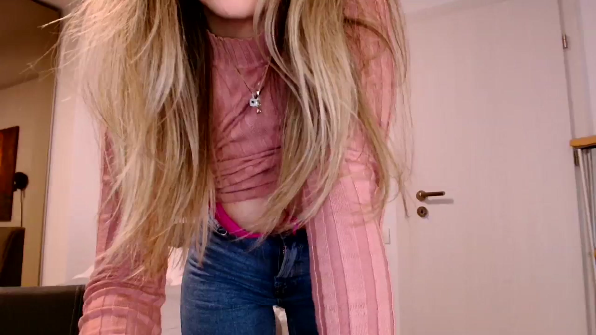 Gallery image thumbnail from Ana_Rose's myfreecams stream on, 12/04/2023, 19:53 image 13 of 20