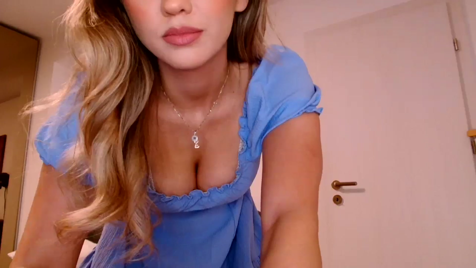 Gallery image thumbnail from Ana_Rose's myfreecams stream on, 12/06/2023, 17:32 image 12 of 20