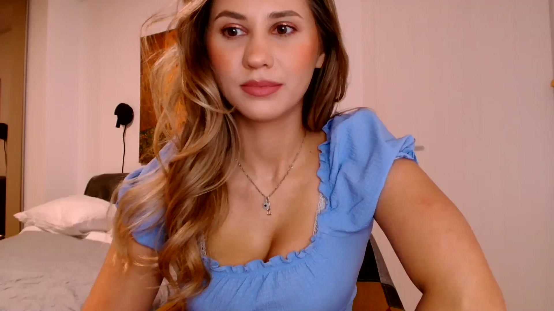 Gallery image thumbnail from Ana_Rose's myfreecams stream on, 12/06/2023, 17:32 image 8 of 20