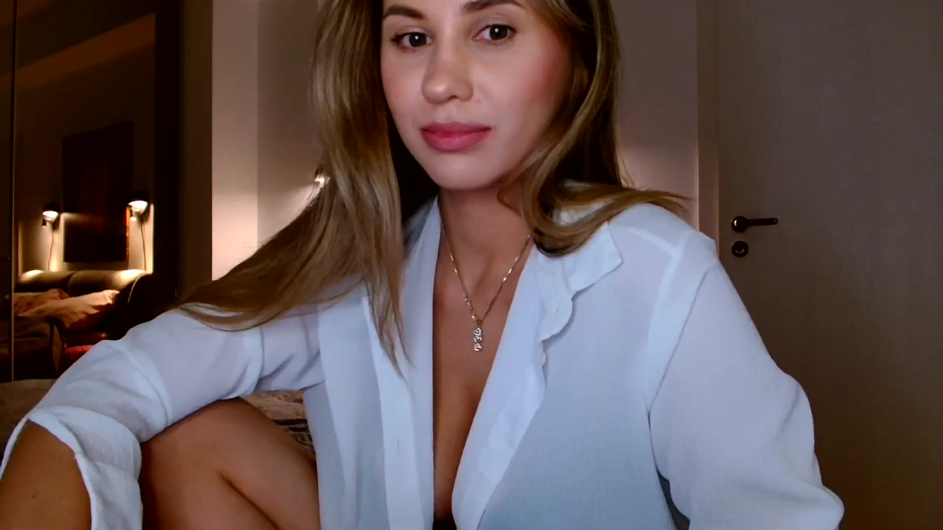 Gallery image thumbnail from Ana_Rose's myfreecams stream on, 12/14/2023, 23:03 image 19 of 20