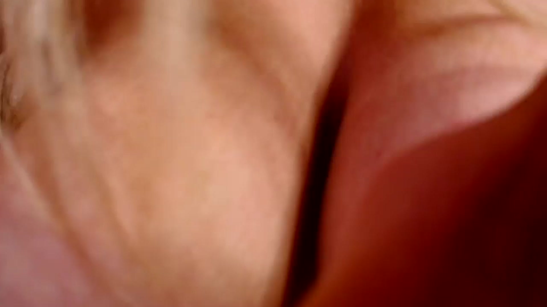 Gallery image thumbnail from Ana_Rose's myfreecams stream on, 07/31/2024, 01:35 image 3 of 20