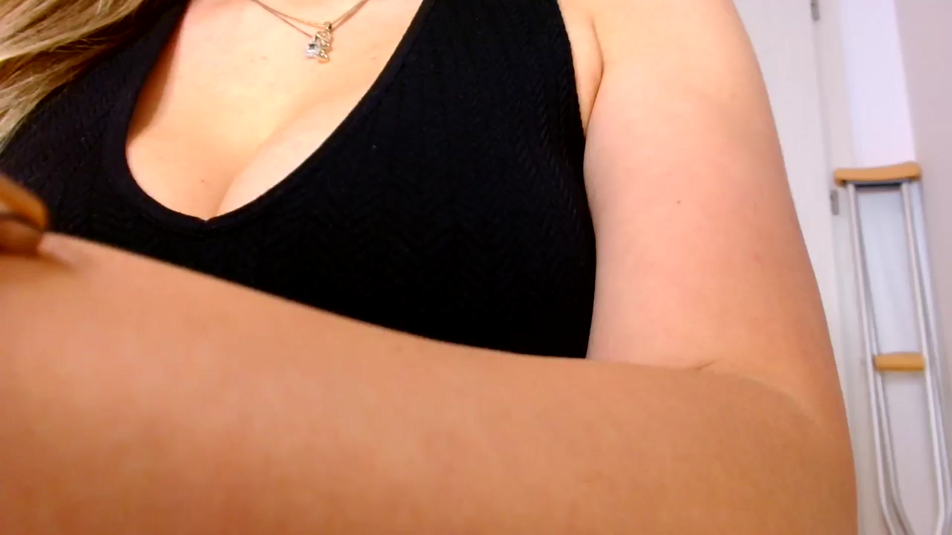 Gallery image thumbnail from Ana_Rose's myfreecams stream on, 08/18/2024, 17:50 image 15 of 20