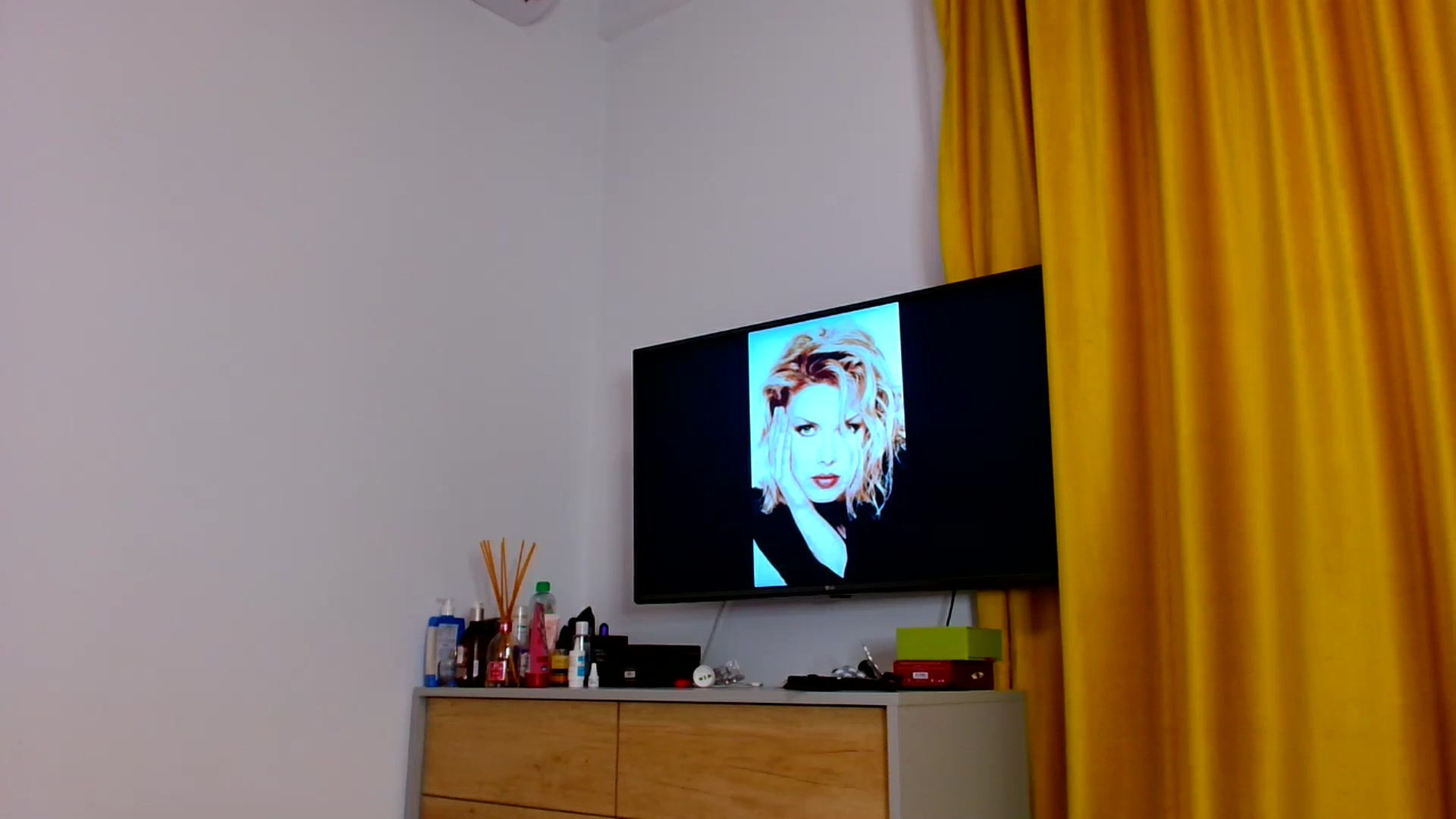 Gallery image thumbnail from Ana_Rose's myfreecams stream on, 09/27/2024, 20:05 image 5 of 20