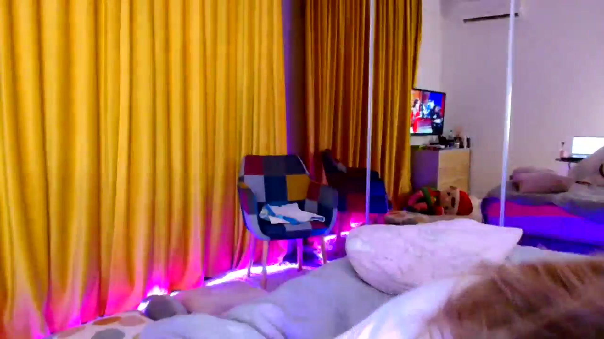 Gallery image thumbnail from Ana_Rose's myfreecams stream on, 10/12/2024, 23:17 image 17 of 20