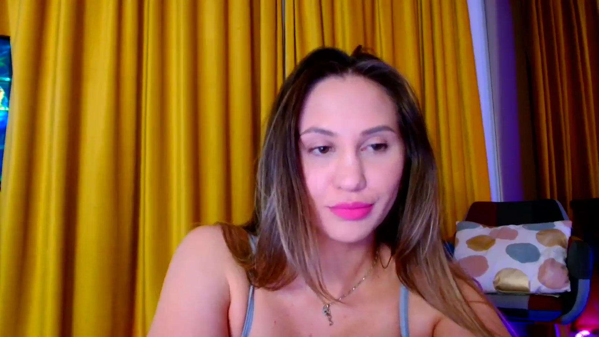 Gallery image thumbnail from Ana_Rose's myfreecams stream on, 10/17/2024, 19:37 image 3 of 20