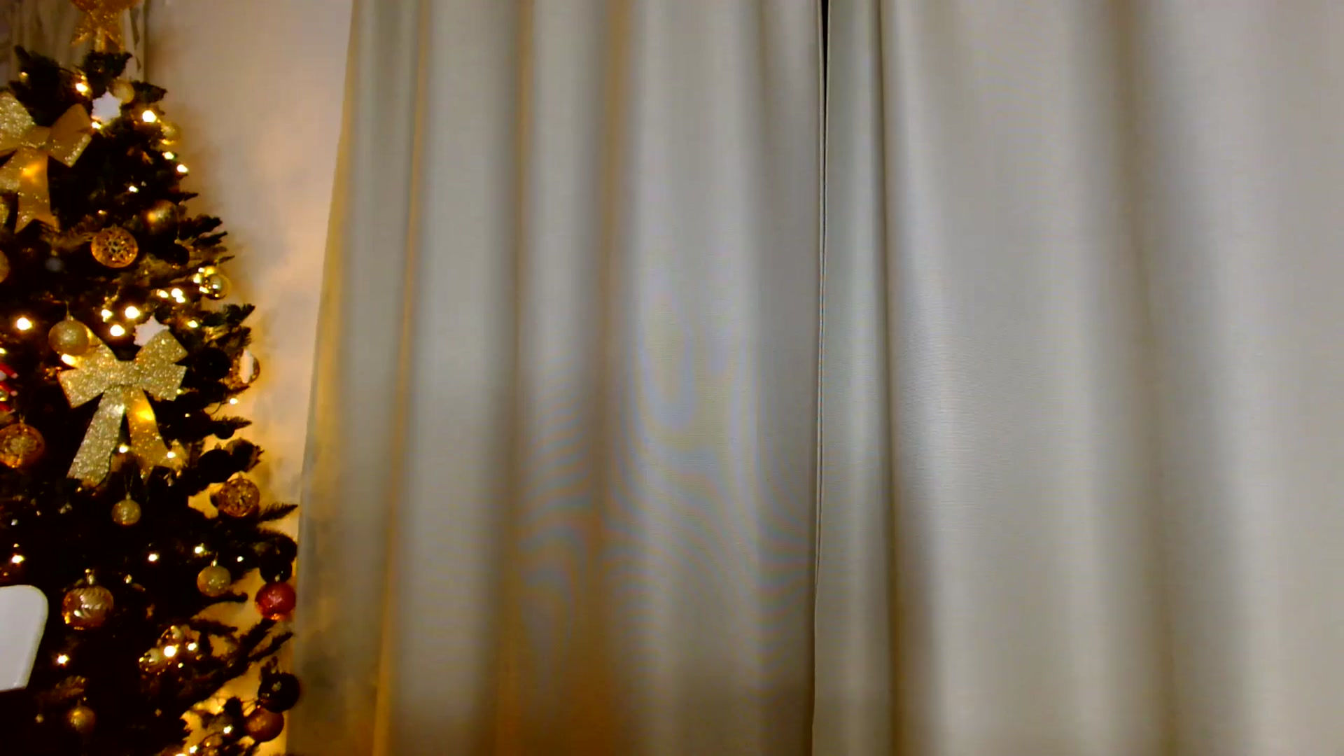 Gallery image thumbnail from Ana_Rose's myfreecams stream on, 12/31/2024, 03:52 image 4 of 20