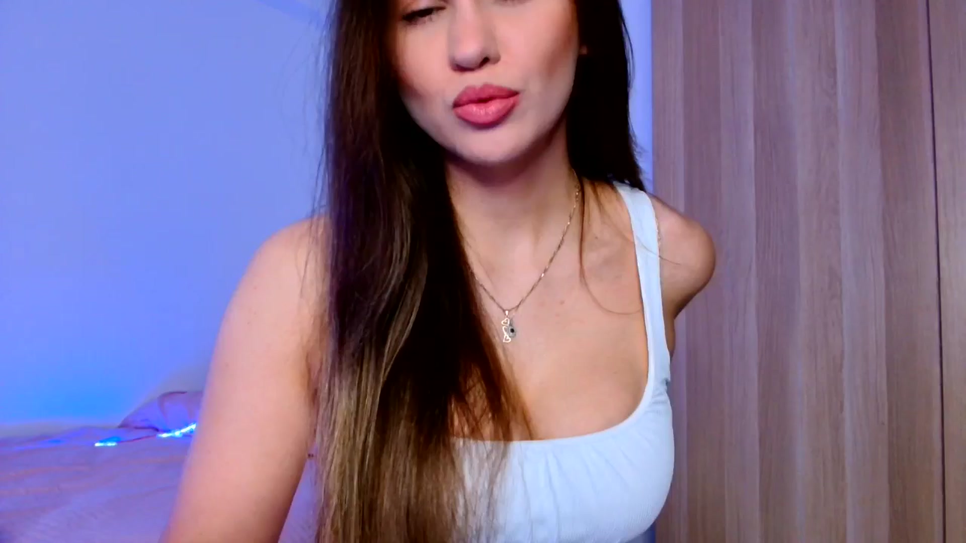 Gallery image thumbnail from Ana_Rose's myfreecams stream on, 03/08/2025, 24:43 image 2 of 20