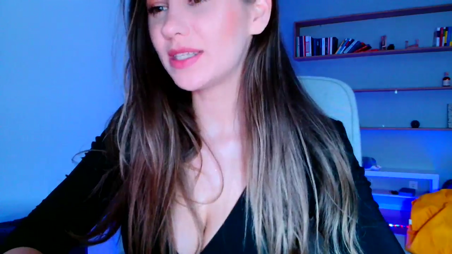 Gallery image thumbnail from Ana_Rose's myfreecams stream on, 05/24/2025, 24:29 image 7 of 20