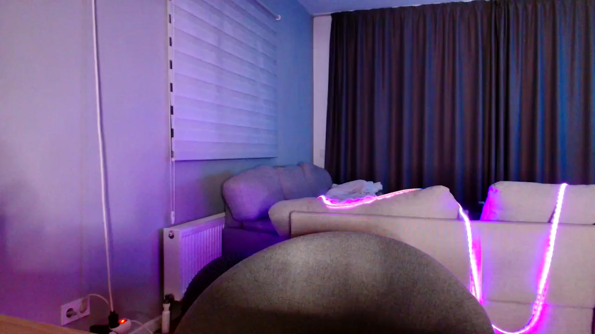 Gallery image thumbnail from Ana_Rose's myfreecams stream on, 10/04/2025, 22:53 image 15 of 20