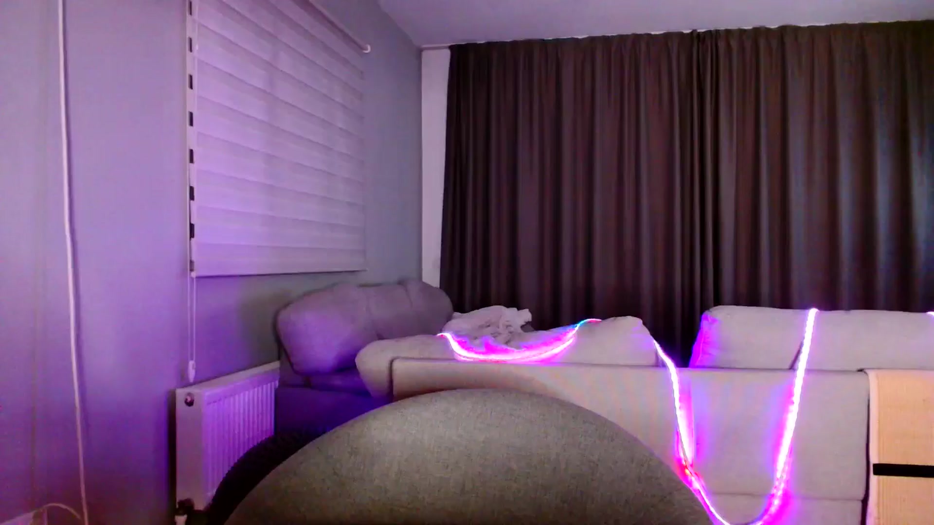 Gallery image thumbnail from Ana_Rose's myfreecams stream on, 10/04/2025, 22:53 image 1 of 20