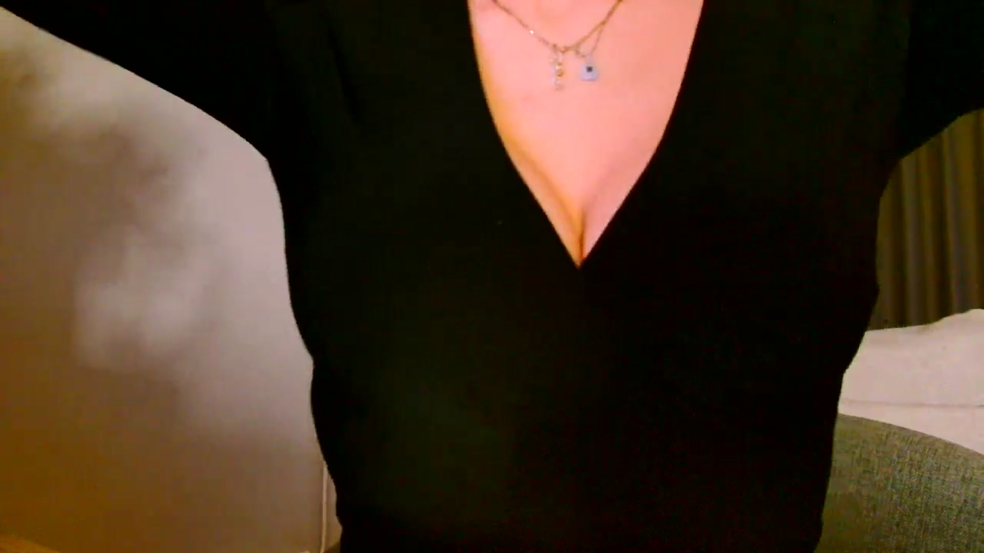 Gallery image thumbnail from Ana_Rose's myfreecams stream on, 12/14/2025, 24:01 image 4 of 20