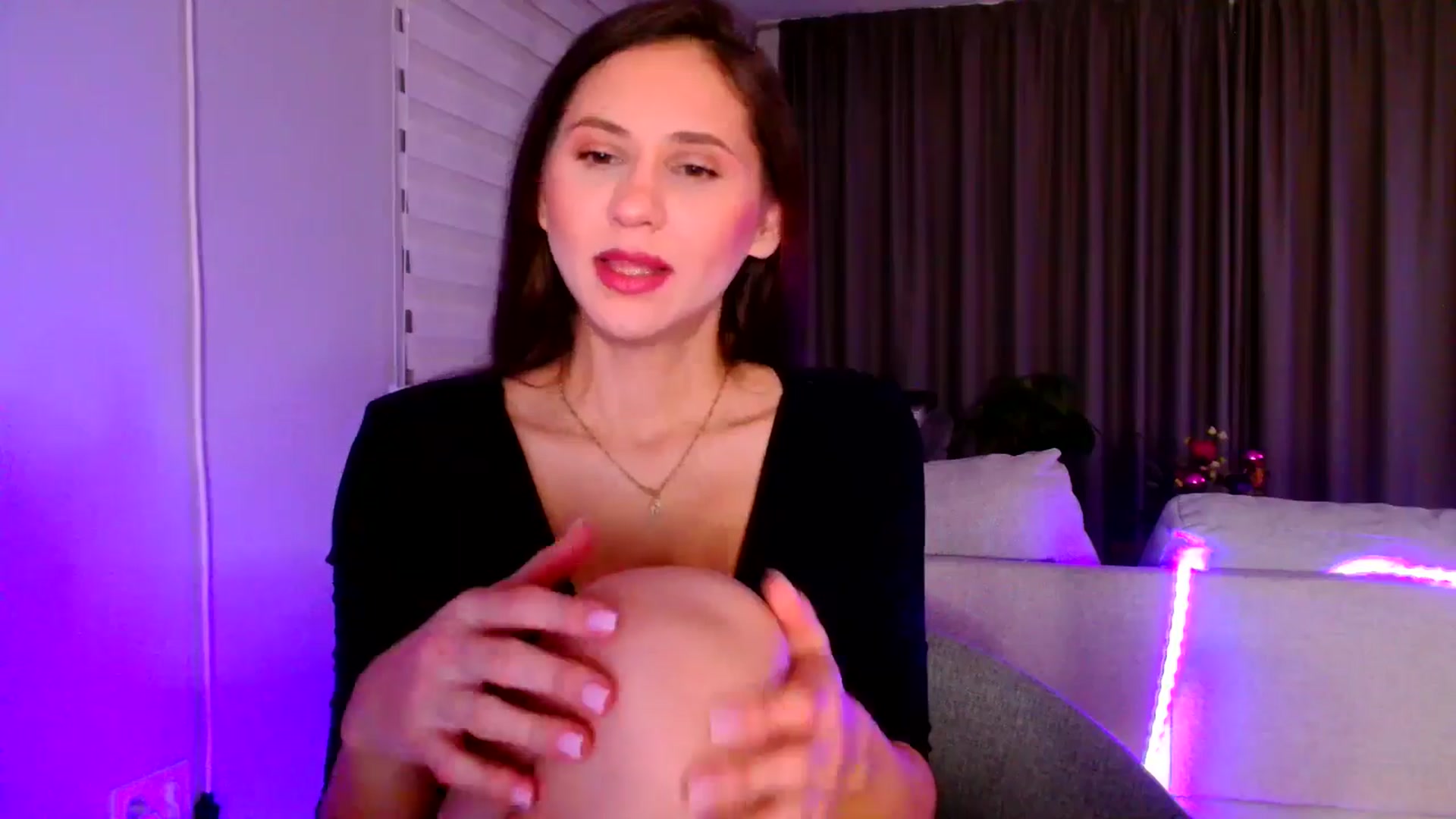 Gallery image thumbnail from Ana_Rose's myfreecams stream on, 12/25/2025, 24:02 image 18 of 20