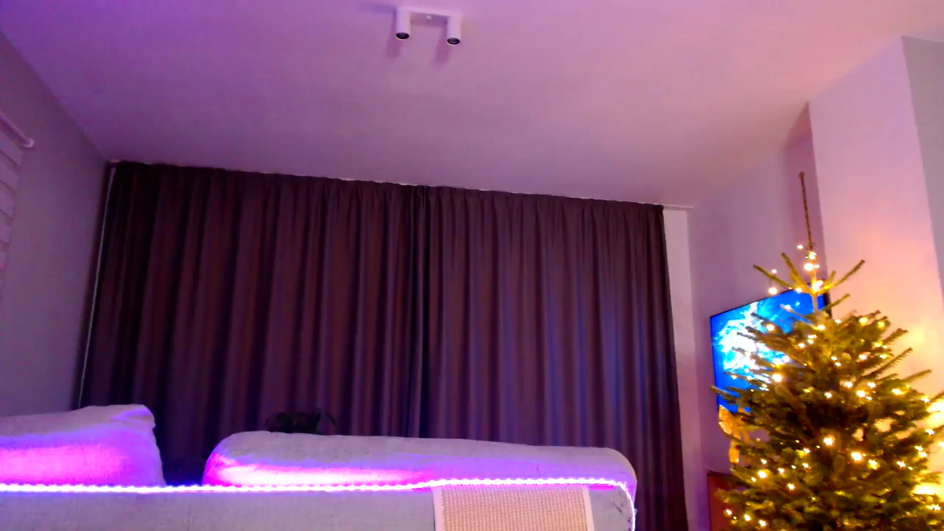 Gallery image thumbnail from Ana_Rose's myfreecams stream on, 12/27/2025, 24:25 image 7 of 20