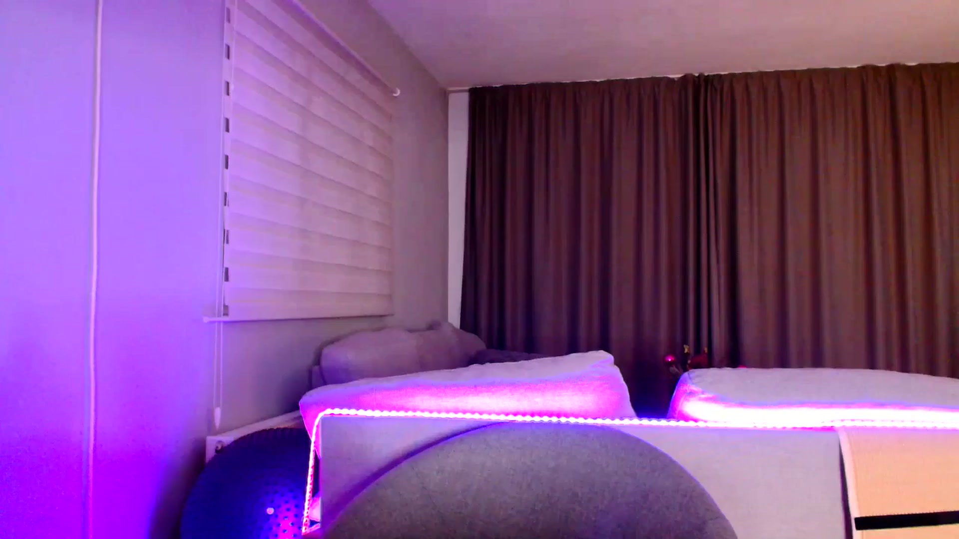 Gallery image thumbnail from Ana_Rose's myfreecams stream on, 01/01/2026, 24:02 image 5 of 20