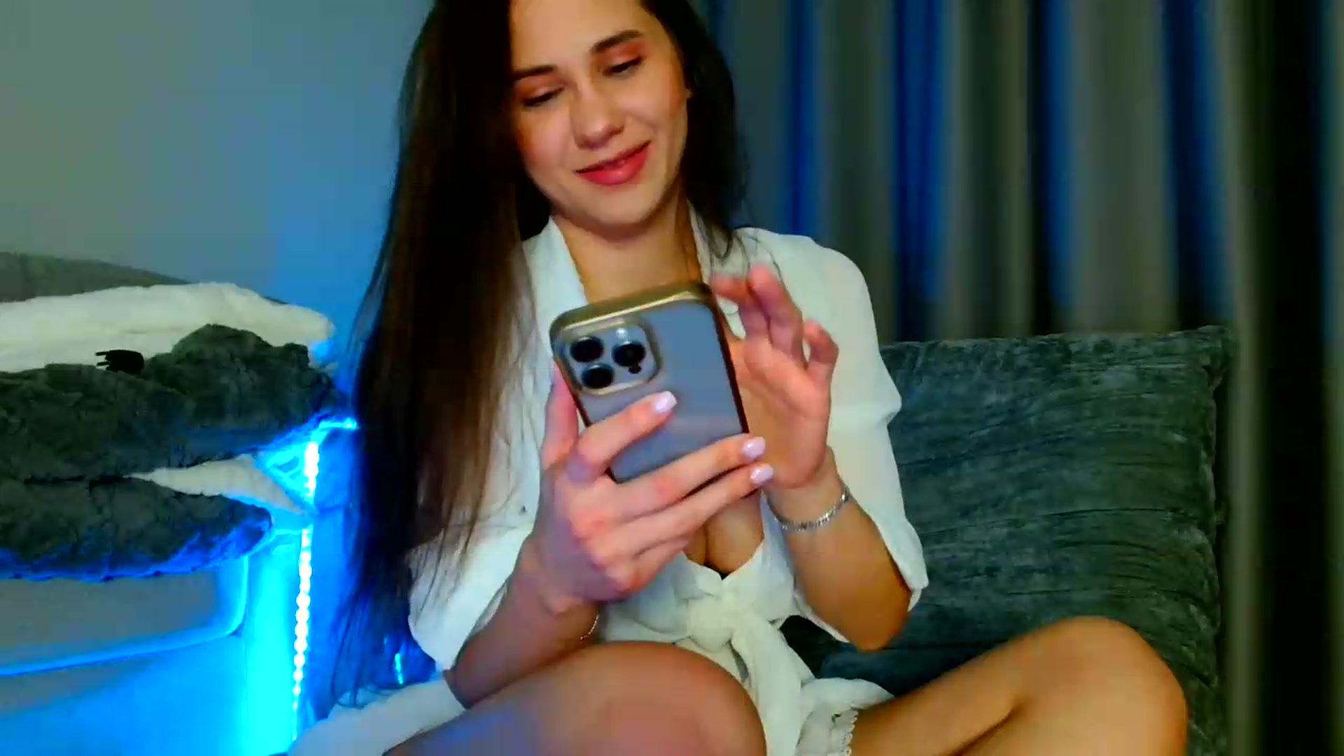 Gallery image thumbnail from Ana_Rose's myfreecams stream on, 05/14/2026, 21:53 image 15 of 20