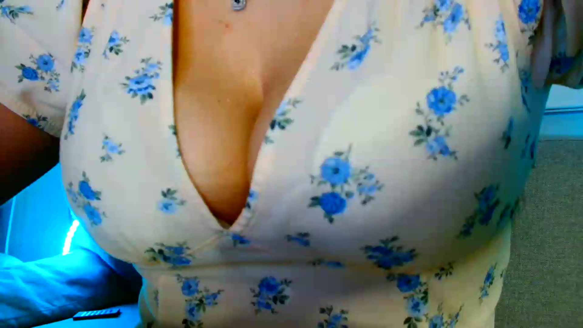 Gallery image thumbnail from Ana_Rose's myfreecams stream on, 06/26/2026, 24:06 image 9 of 20