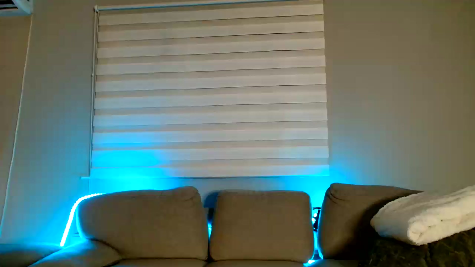 Gallery image thumbnail from Ana_Rose's myfreecams stream on, 06/28/2026, 20:43 image 17 of 20