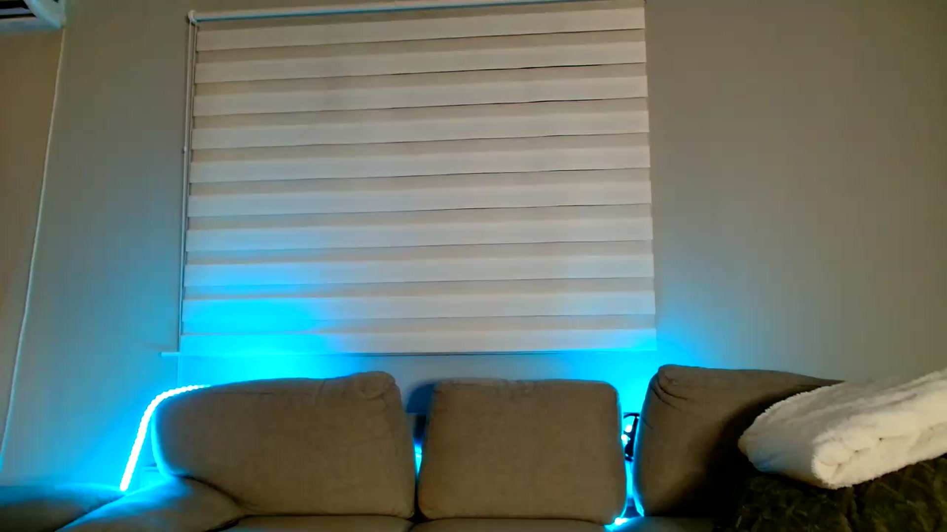 Gallery image thumbnail from Ana_Rose's myfreecams stream on, 06/28/2026, 20:43 image 18 of 20