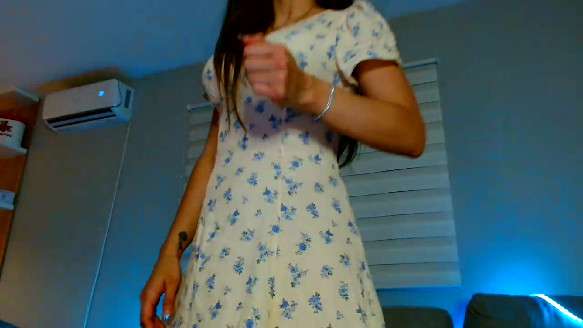 Gallery image thumbnail from Ana_Rose's myfreecams stream on, 07/09/2026, 24:33 image 18 of 20