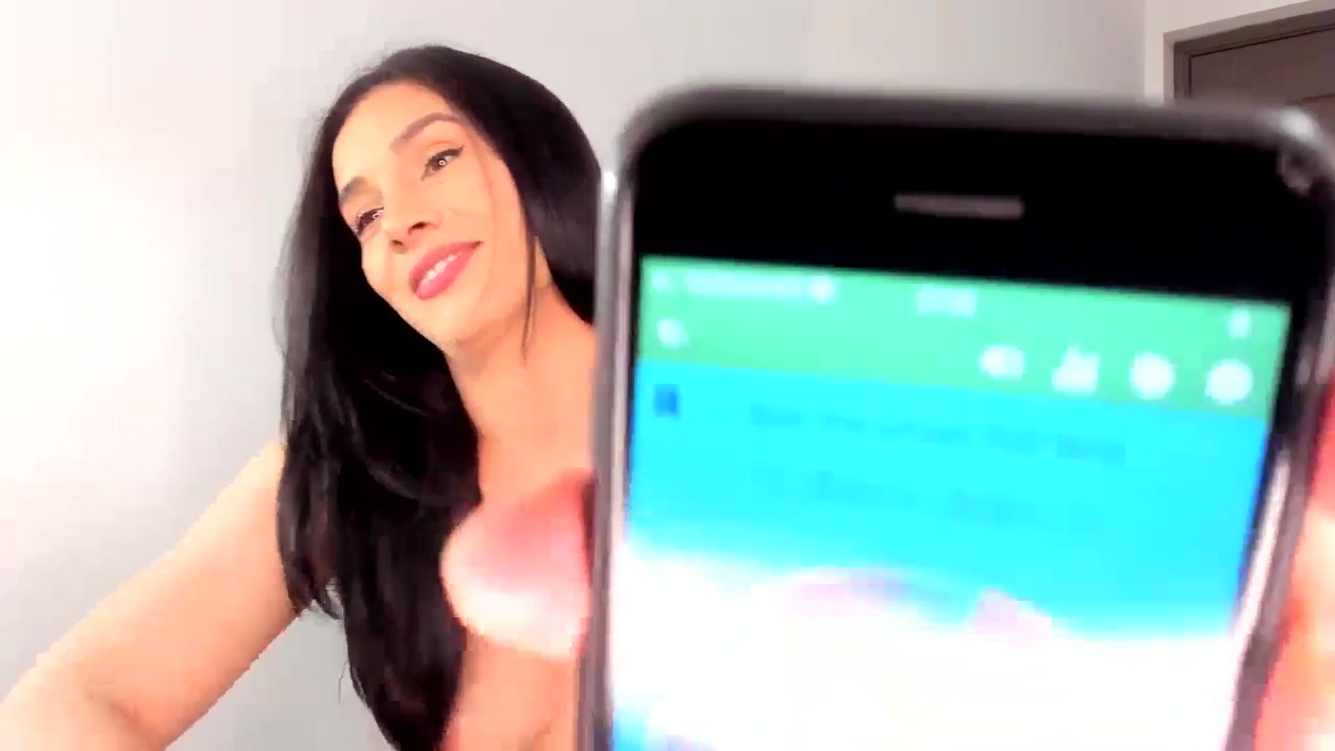 Gallery image thumbnail from Ana__xo's myfreecams stream on, 04/20/2024, 19:04 image 19 of 20