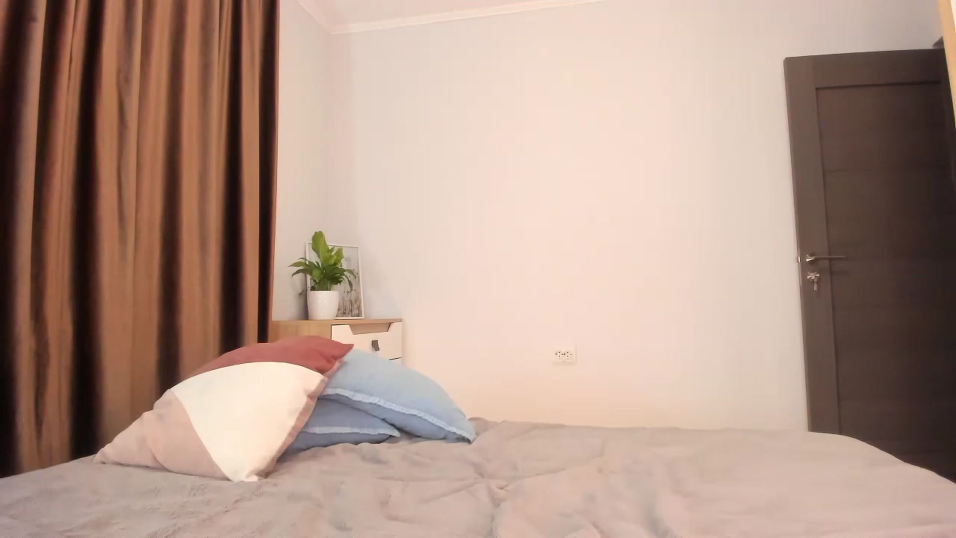 Gallery image thumbnail from Ana__xo's myfreecams stream on, 05/31/2024, 19:00 image 17 of 20