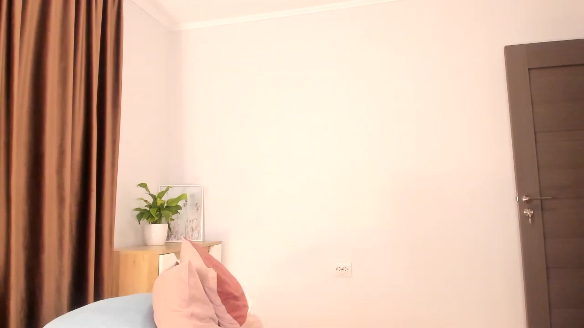 Gallery image thumbnail from Ana__xo's myfreecams stream on, 06/14/2024, 20:22 image 12 of 20