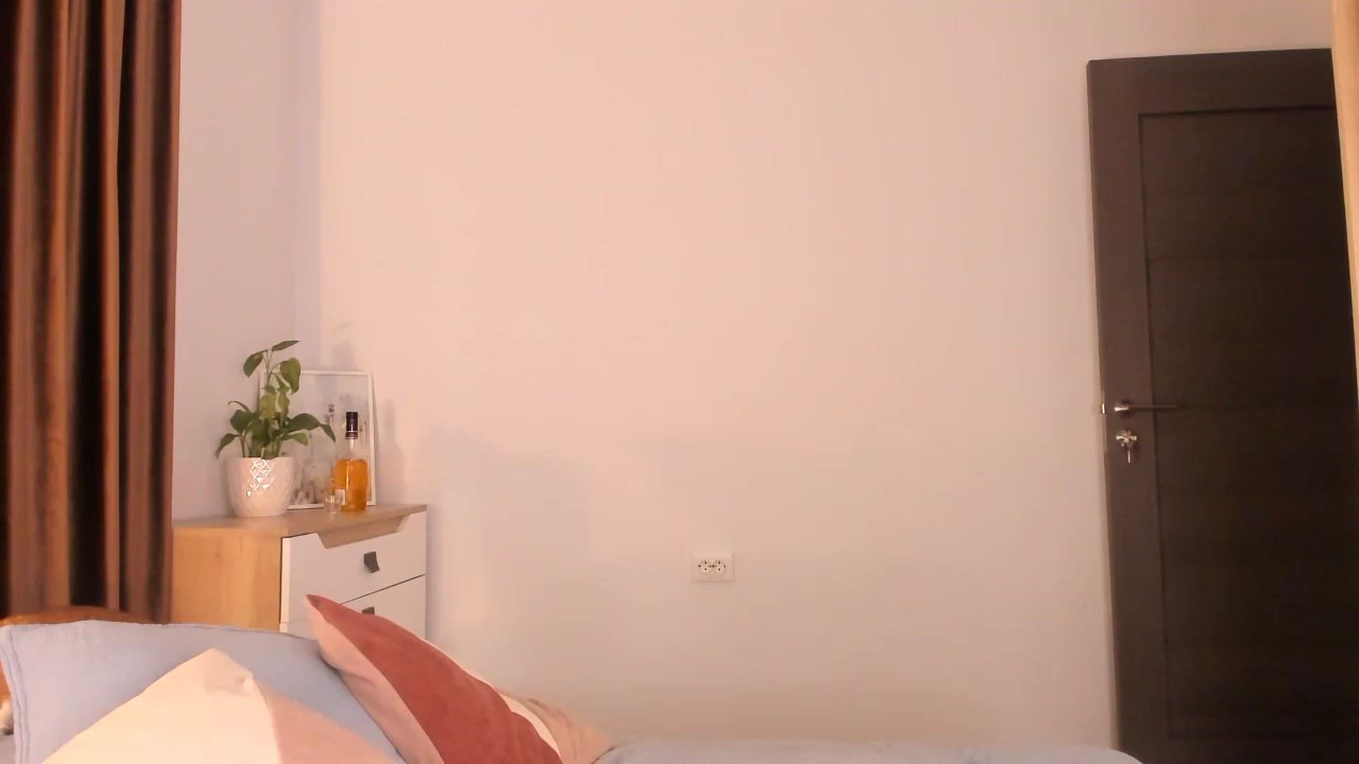 Gallery image thumbnail from Ana__xo's myfreecams stream on, 06/22/2024, 17:23 image 17 of 20