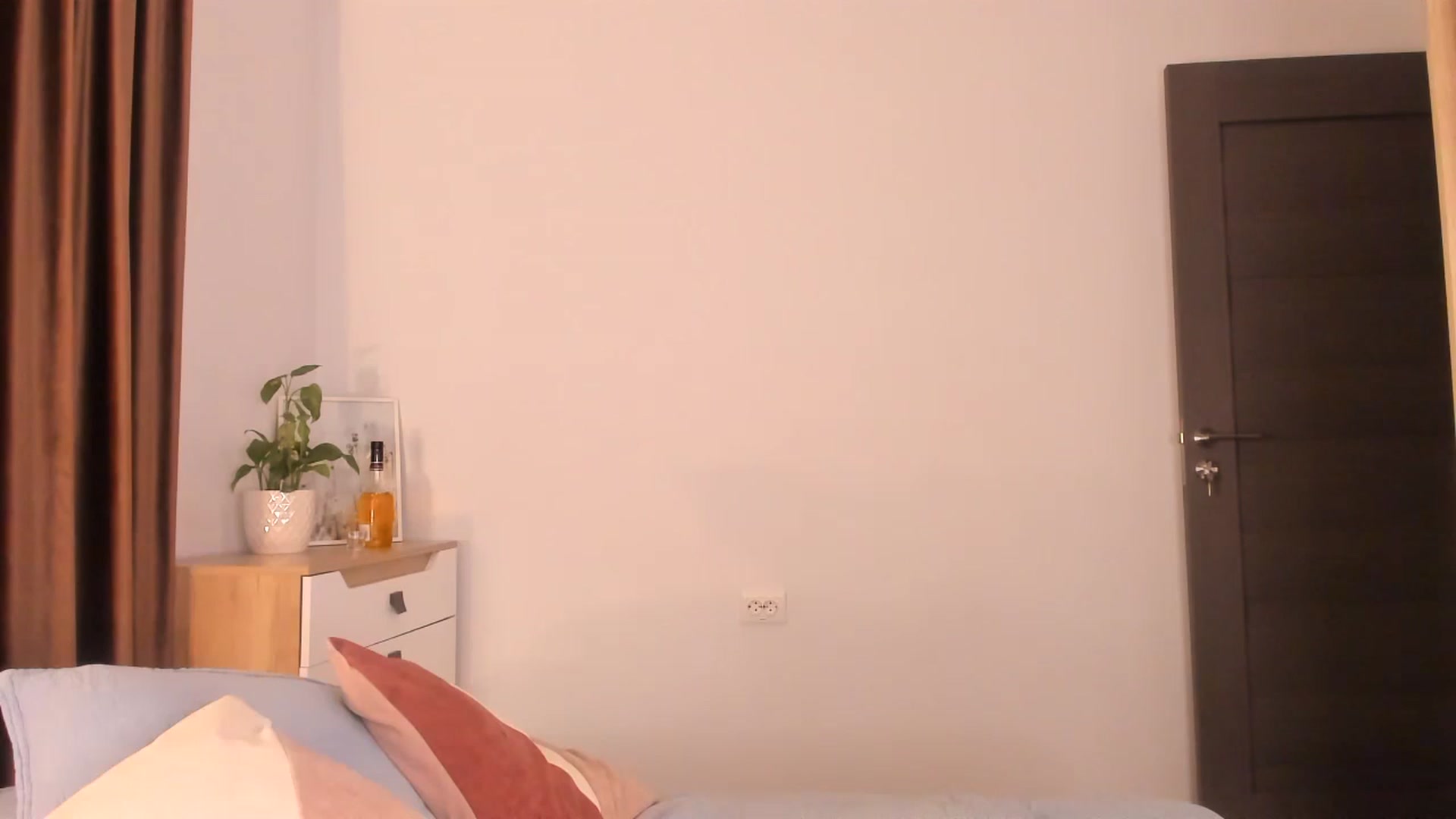 Gallery image thumbnail from Ana__xo's myfreecams stream on, 06/22/2024, 17:23 image 15 of 20
