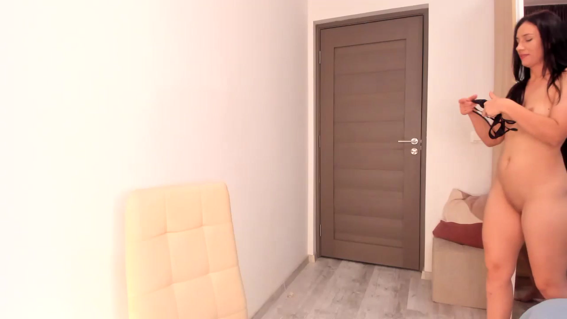 Gallery image thumbnail from Ana__xo's myfreecams stream on, 08/06/2024, 19:22 image 17 of 20