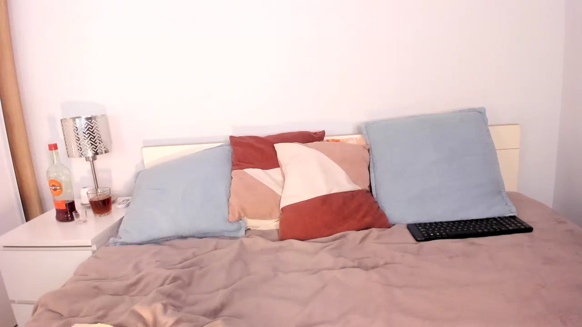 Gallery image thumbnail from Ana__xo's myfreecams stream on, 09/21/2024, 19:15 image 12 of 20
