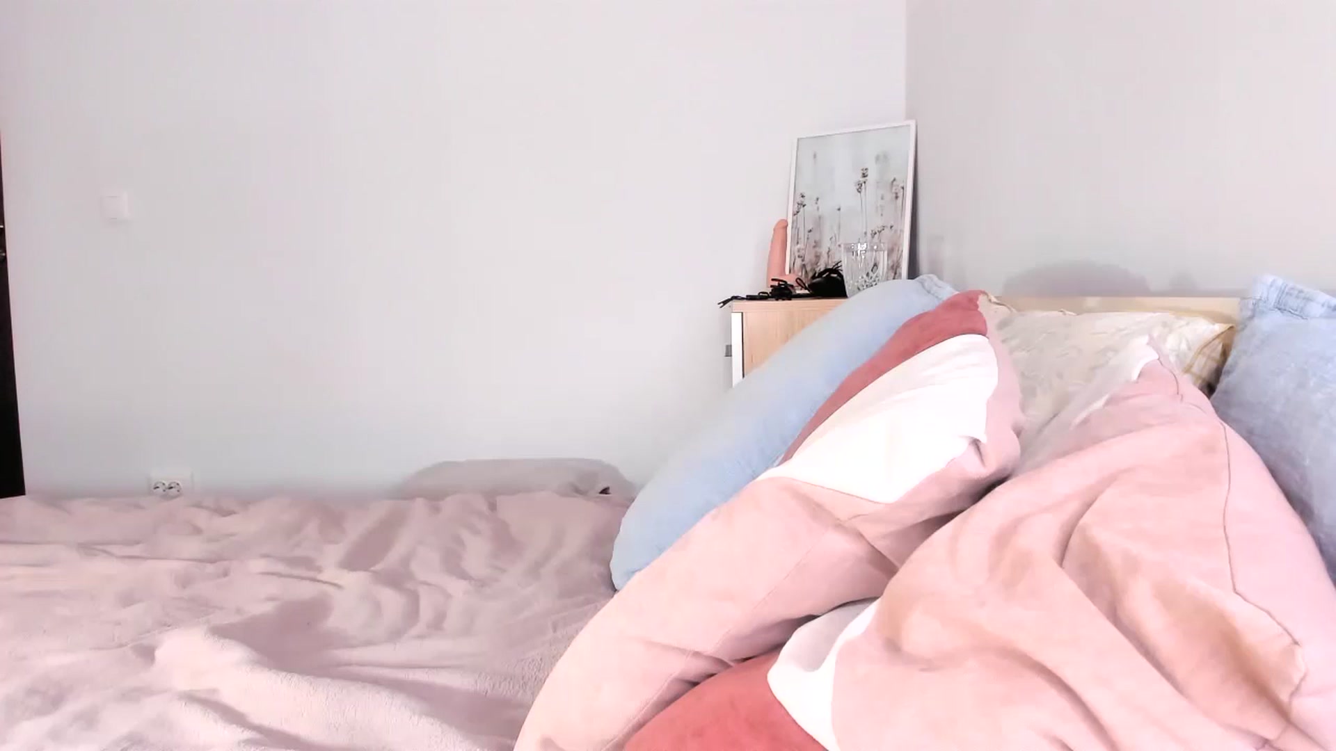 Gallery image thumbnail from Ana__xo's myfreecams stream on, 10/14/2024, 17:19 image 2 of 20