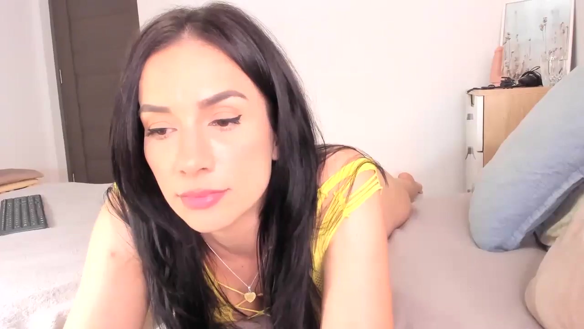 Gallery image thumbnail from Ana__xo's myfreecams stream on, 10/14/2024, 17:45 image 9 of 20