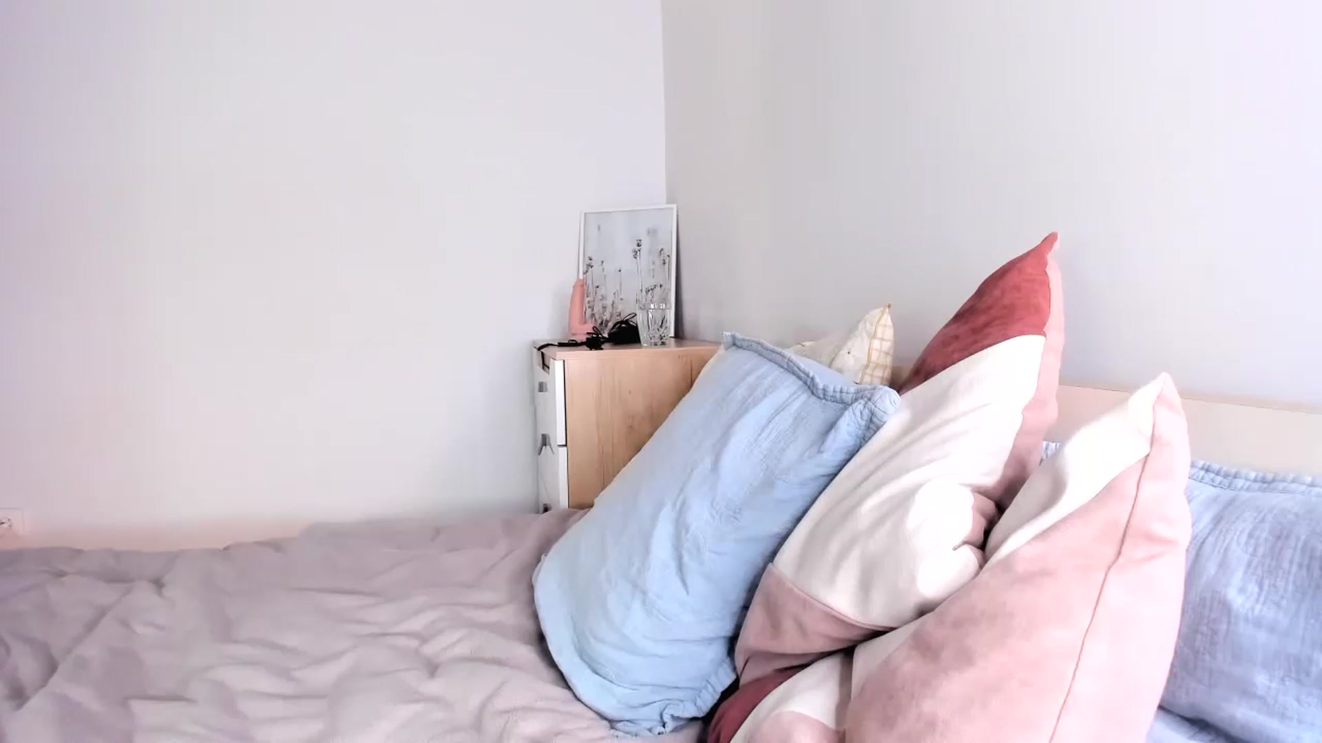 Gallery image thumbnail from Ana__xo's myfreecams stream on, 10/14/2024, 19:15 image 20 of 20