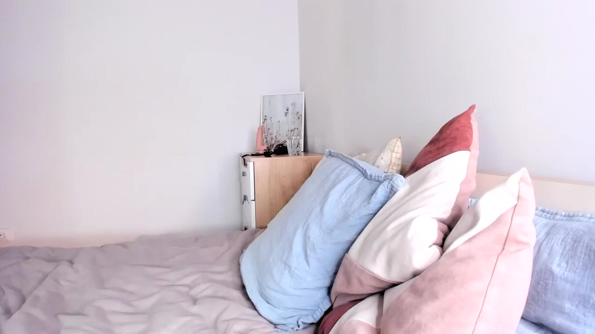 Gallery image thumbnail from Ana__xo's myfreecams stream on, 10/14/2024, 19:15 image 18 of 20