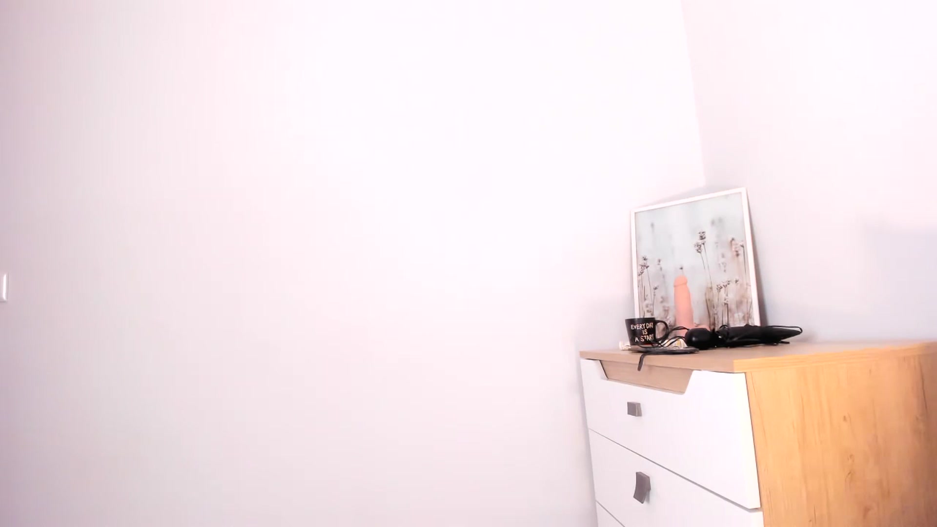 Gallery image thumbnail from Ana__xo's myfreecams stream on, 10/15/2024, 19:42 image 4 of 20