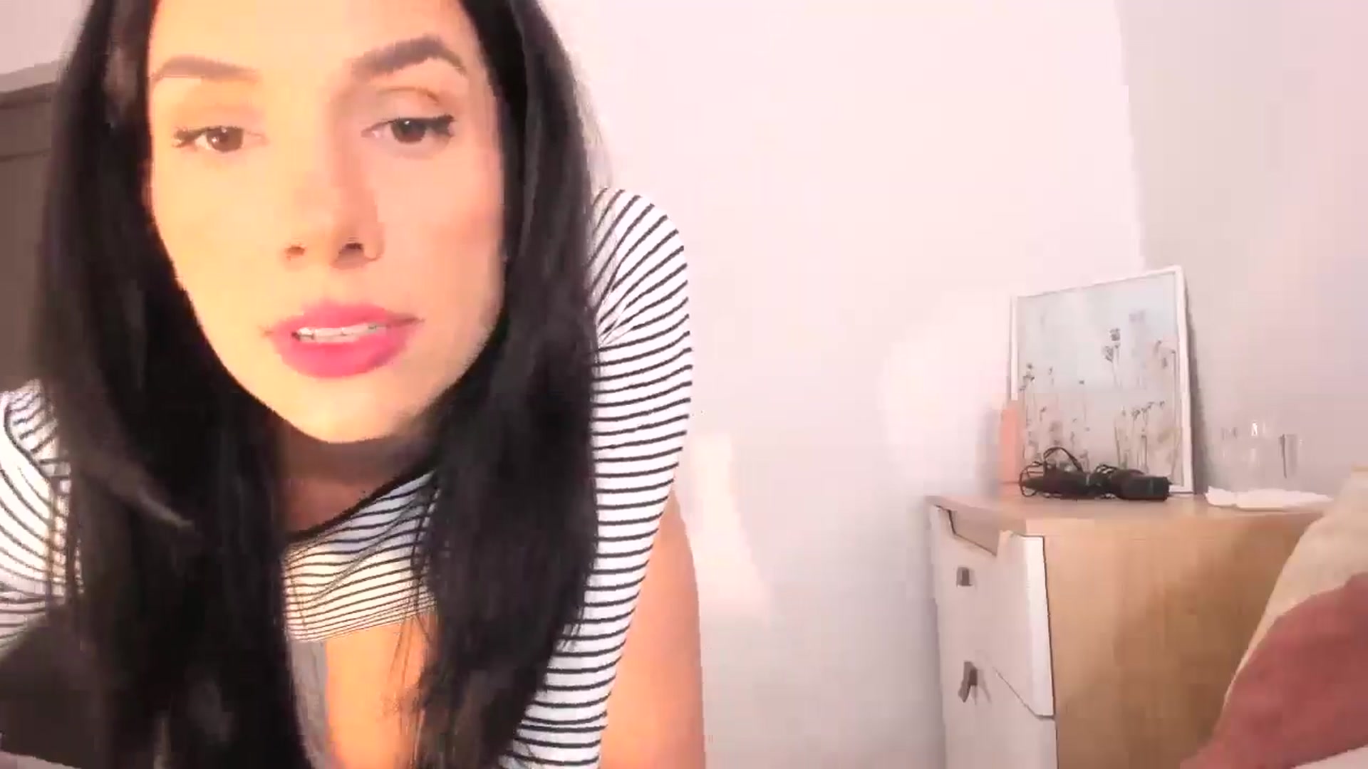 Gallery image thumbnail from Ana__xo's myfreecams stream on, 10/17/2024, 16:33 image 6 of 20
