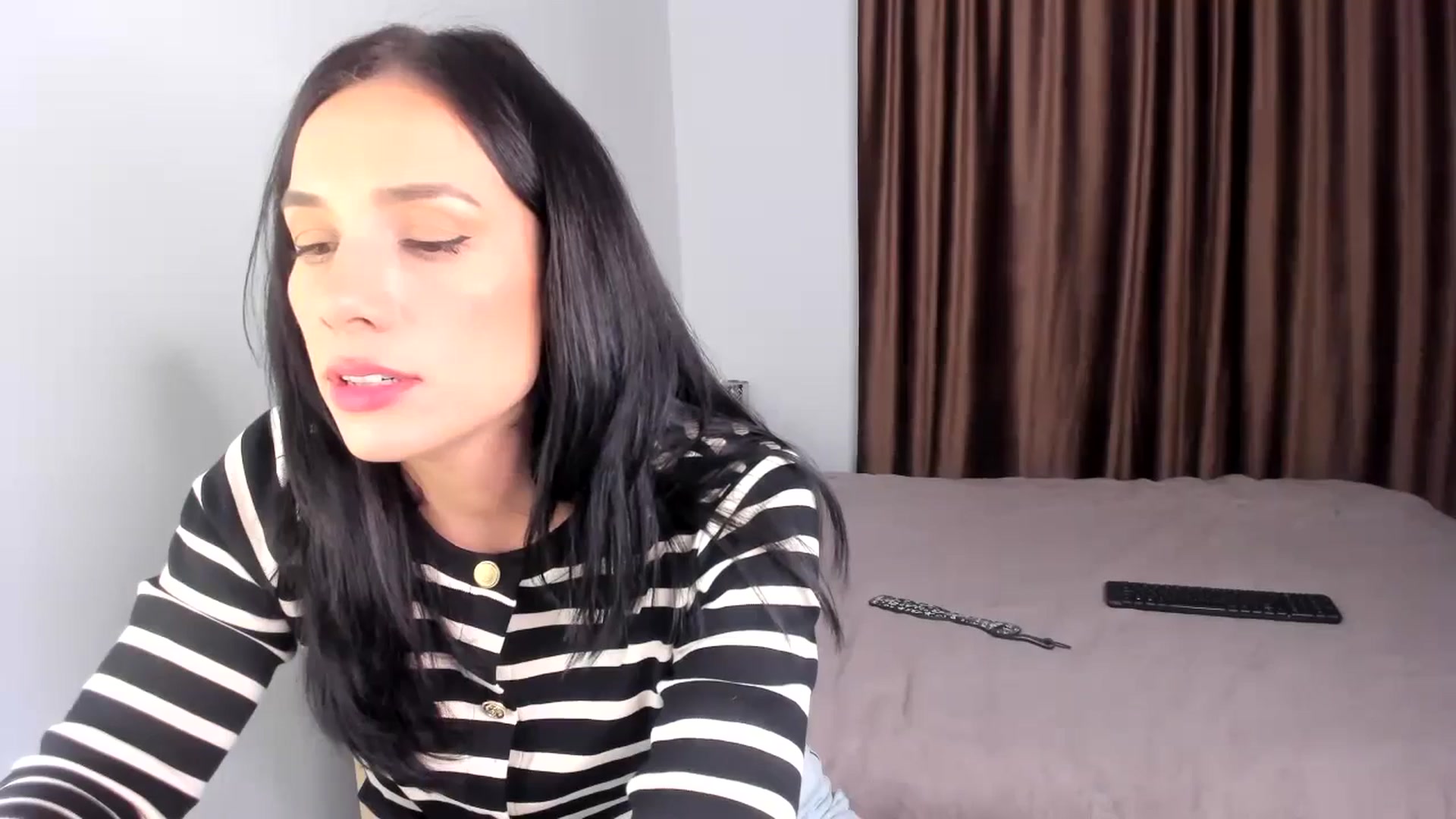Gallery image thumbnail from Ana__xo's myfreecams stream on, 10/26/2024, 17:46 image 9 of 20