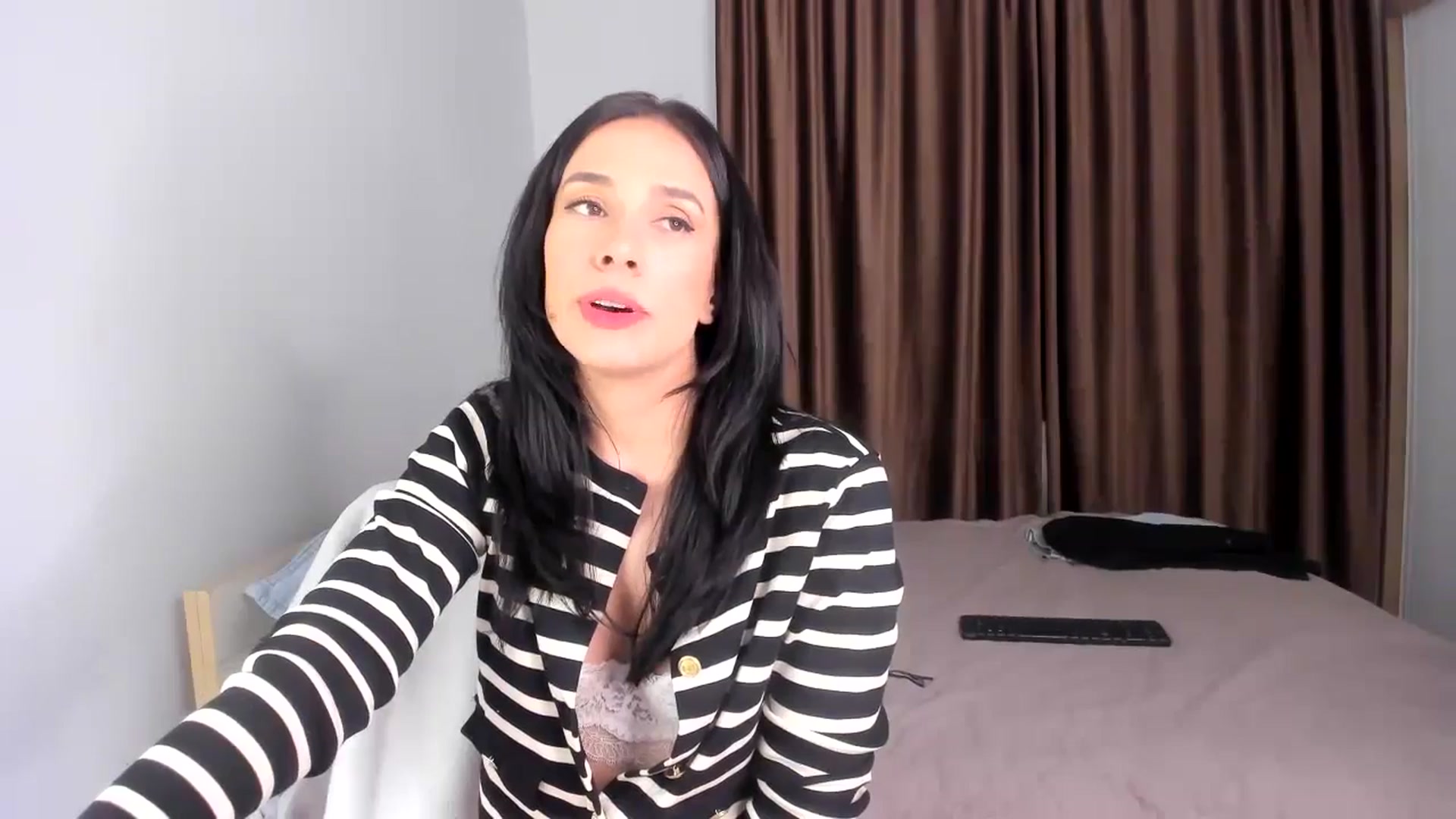 Gallery image thumbnail from Ana__xo's myfreecams stream on, 10/26/2024, 17:46 image 14 of 20