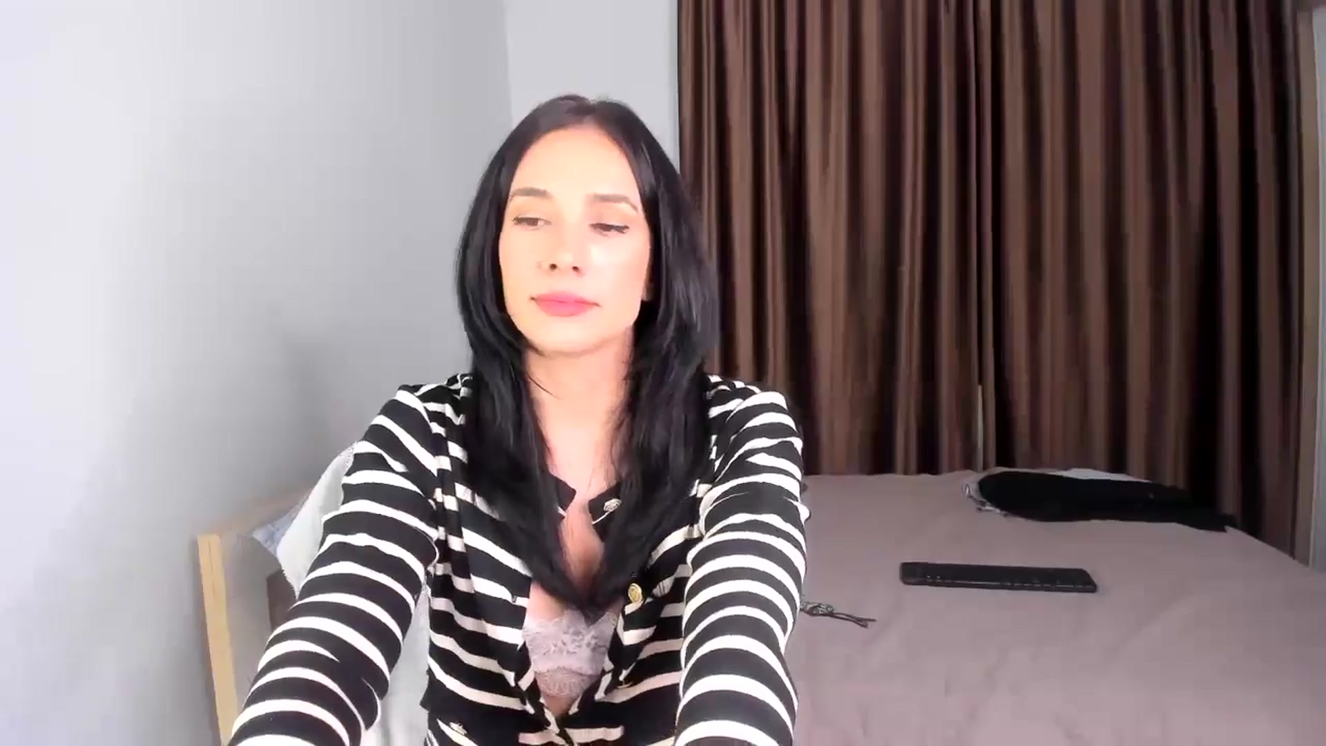 Gallery image thumbnail from Ana__xo's myfreecams stream on, 10/26/2024, 17:46 image 17 of 20
