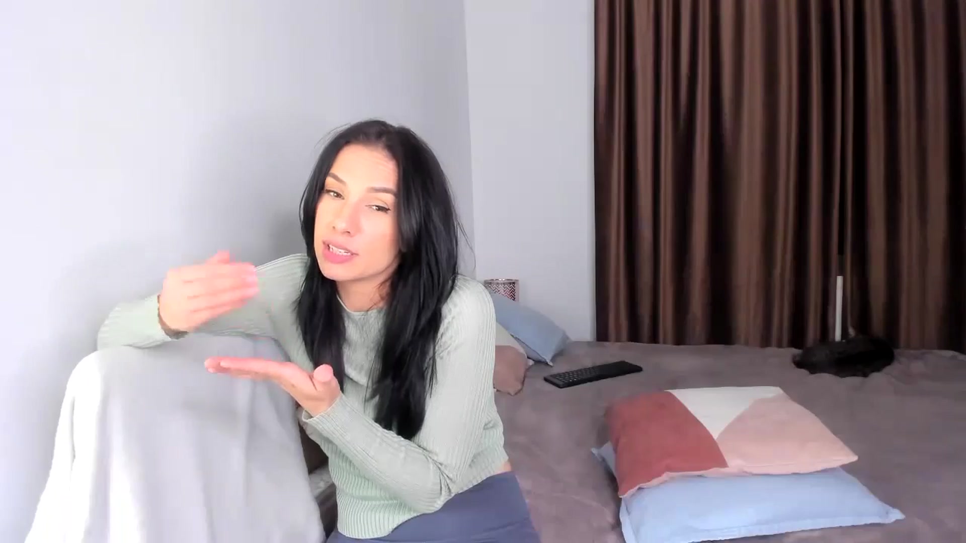 Gallery image thumbnail from Ana__xo's myfreecams stream on, 10/27/2024, 20:53 image 18 of 20
