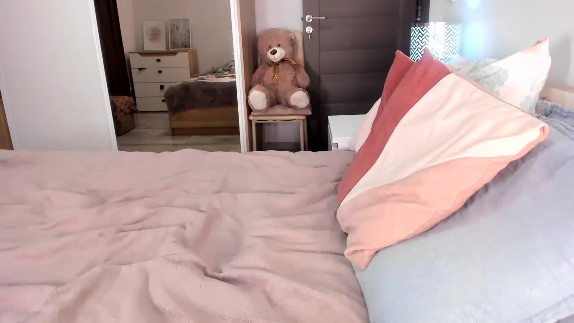 Gallery image thumbnail from Ana__xo's myfreecams stream on, 11/27/2024, 20:39 image 18 of 20